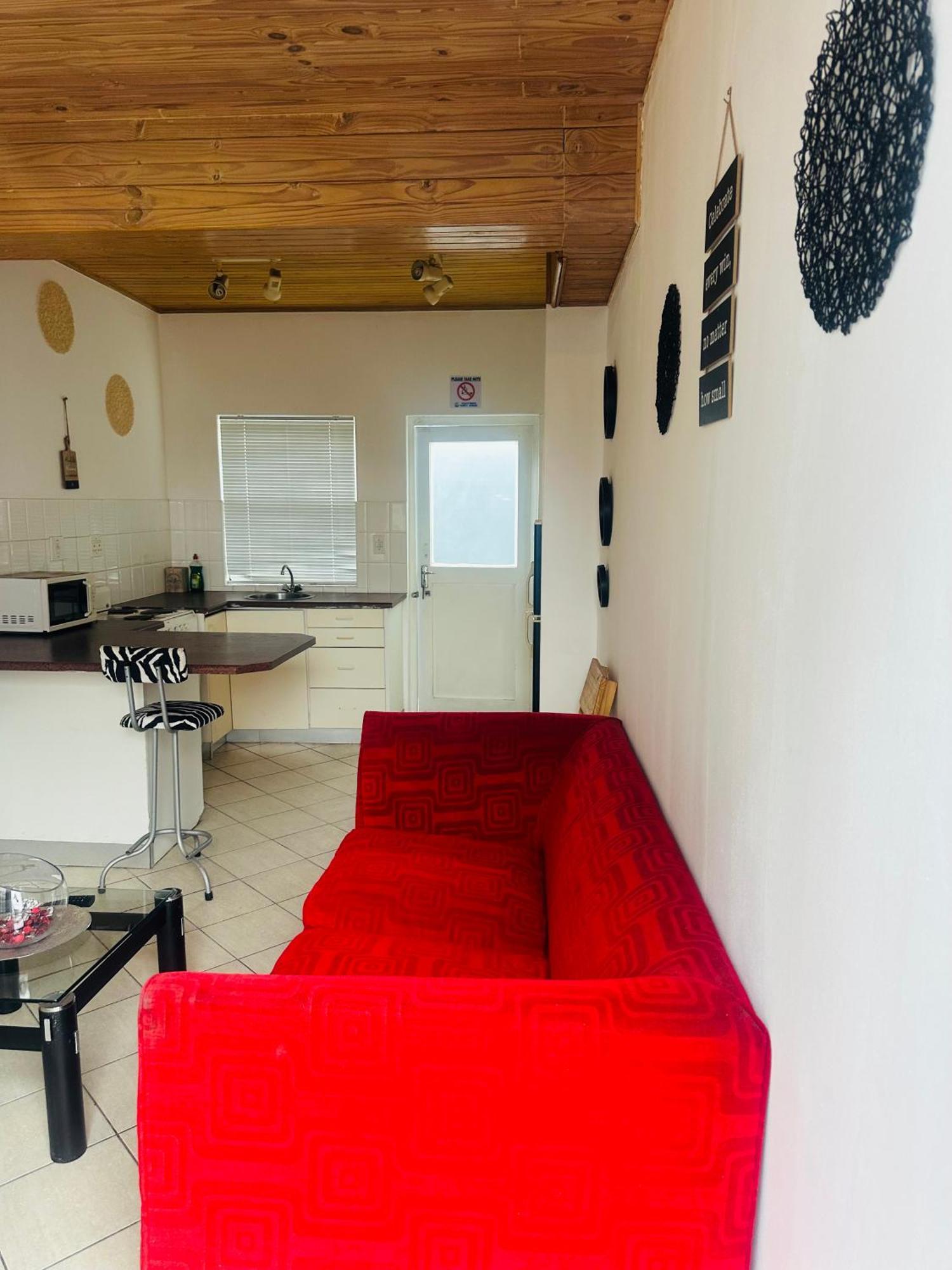 Coastwave Guest House ولفس بي المظهر الخارجي الصورة